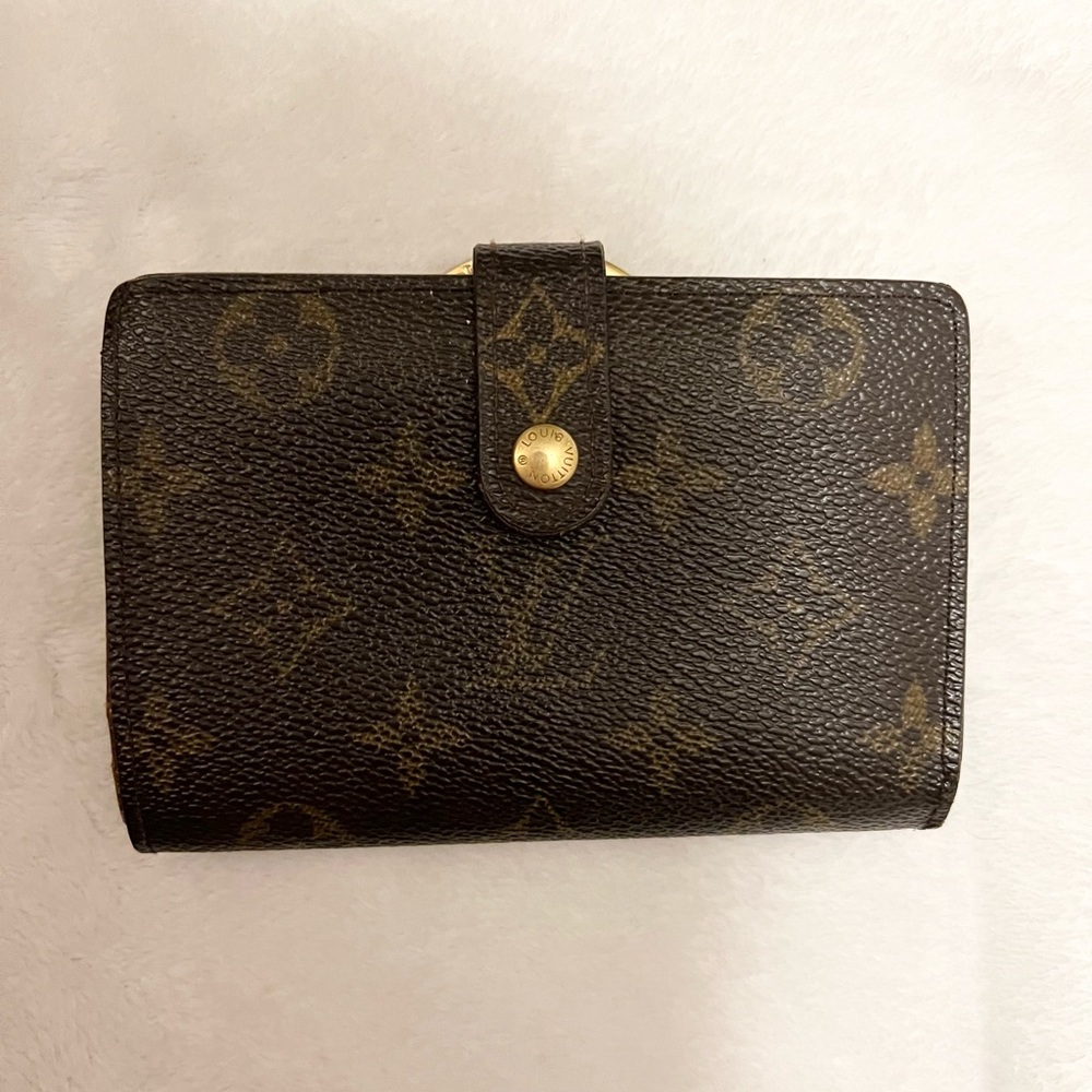 LOUIS VUITTON Kisslock Wallet! With Dust bag! 100% Authentic! Great price!